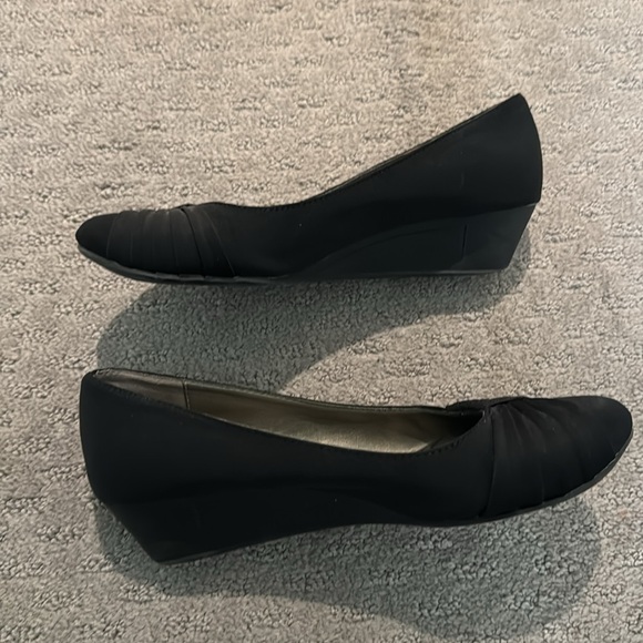 Bandolino black satin ballet flats size 6 - Picture 5 of 6